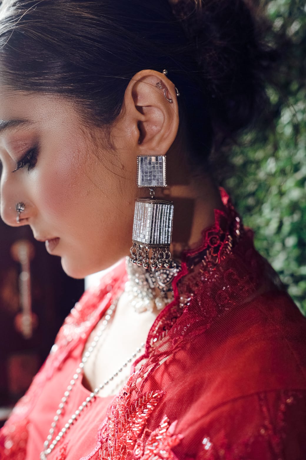 Embark on a mesmerizing voyage through time with the “Qasar-e-Noor Collection ’24.” This collection seamlessly fuses the opulent allure of the Mughal era with a contemporary twist, presenting creations that epitomize both enduring classicism and modern sophistication. With utmost precision and care, each piece encapsulates a narrative steeped in rich heritage, resonating with the lavish opulence that once graced the illustrious courts of ancient India. Immerse yourself in this enchanting fusion of history and refinement, where every jewel narrates a tale of unparalleled beauty and artistry.