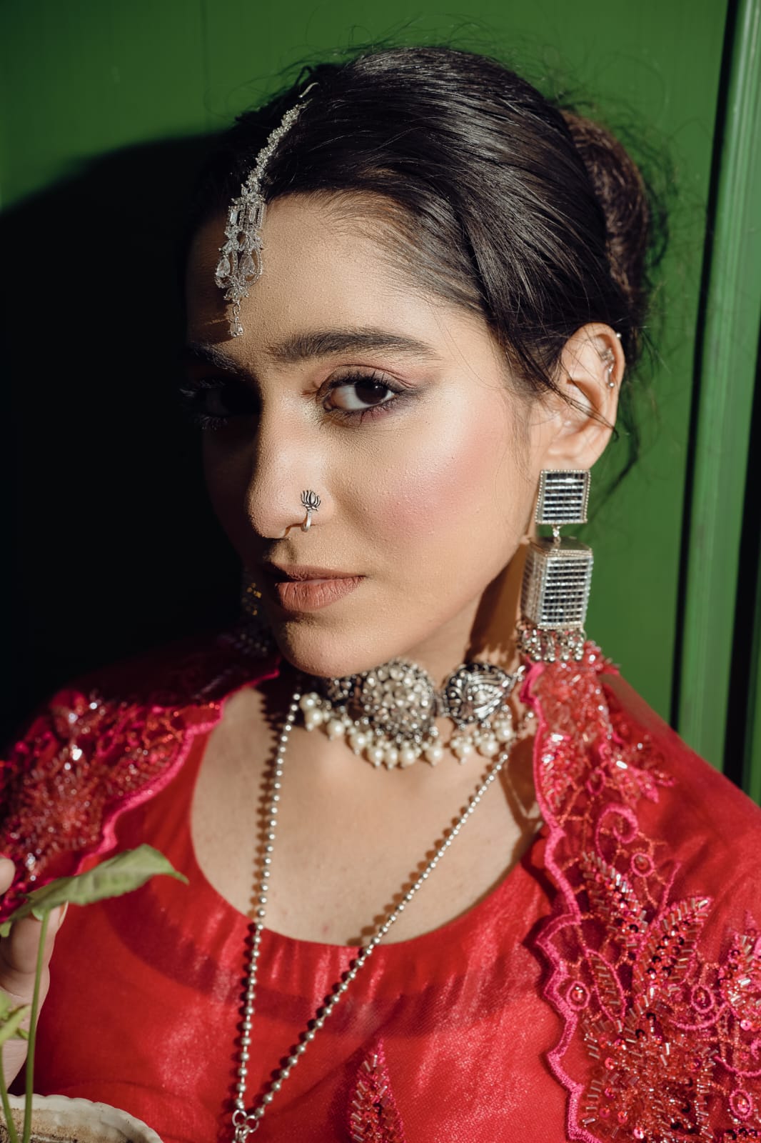 Embark on a mesmerizing voyage through time with the “Qasar-e-Noor Collection ’24.” This collection seamlessly fuses the opulent allure of the Mughal era with a contemporary twist, presenting creations that epitomize both enduring classicism and modern sophistication. With utmost precision and care, each piece encapsulates a narrative steeped in rich heritage, resonating with the lavish opulence that once graced the illustrious courts of ancient India. Immerse yourself in this enchanting fusion of history and refinement, where every jewel narrates a tale of unparalleled beauty and artistry.
