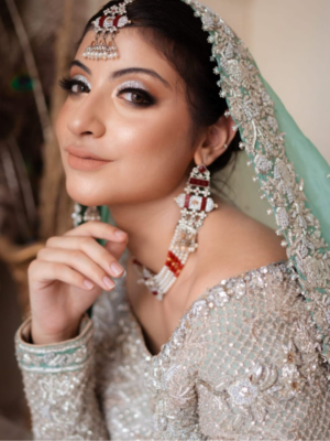 Every bride wants to look radiantly beautiful at her wedding and attract all eyes. The wedding is a very emotional event. After you have chosen the matching wedding dress, all that remains is to find the right accessories. In order to look radiantly beautiful at your wedding, besides a charming wedding dress and bridal shoes, the right bridal jewelry is also of great importance. Skillfully used wedding jewelry enhances every dress Skilfully designed wedding sets to enhance the bridal ensemble make each piece a special memory for the bride. Memories are immortalized in bridal jewellery long after the wedding has taken place. Bringing out the best in brides and her entourage wedding jewellery upgrades the look instantly. With evolving times bridal jewellery has modernised with various semi-precious and precious stones to match the attire.