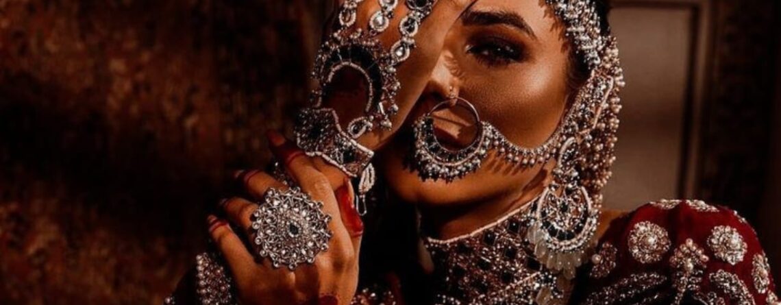 Explore the bridal jewelry trends of 2023 by visiting our website for more information.