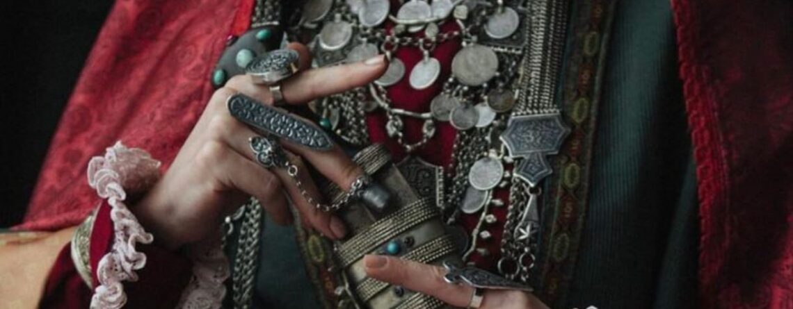 In search of genuine vintage items? Explore our website.