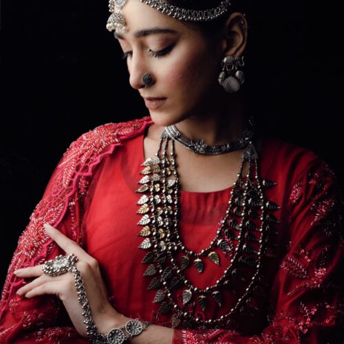 Qasar e Noor Collection 24 Embark on a mesmerizing voyage through time with the “Qasar-e-Noor Collection ’24.” This collection seamlessly fuses the opulent allure of the Mughal era with a contemporary twist, presenting creations that epitomize both enduring classicism and modern sophistication. With utmost precision and care, each piece encapsulates a narrative steeped in rich heritage, resonating with the lavish opulence that once graced the illustrious courts of ancient India. Immerse yourself in this enchanting fusion of history and refinement, where every jewel narrates a tale of unparalleled beauty and artistry.