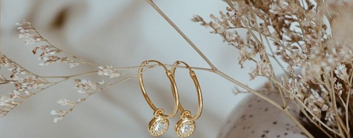 Earrings on a tree stem Golden studs